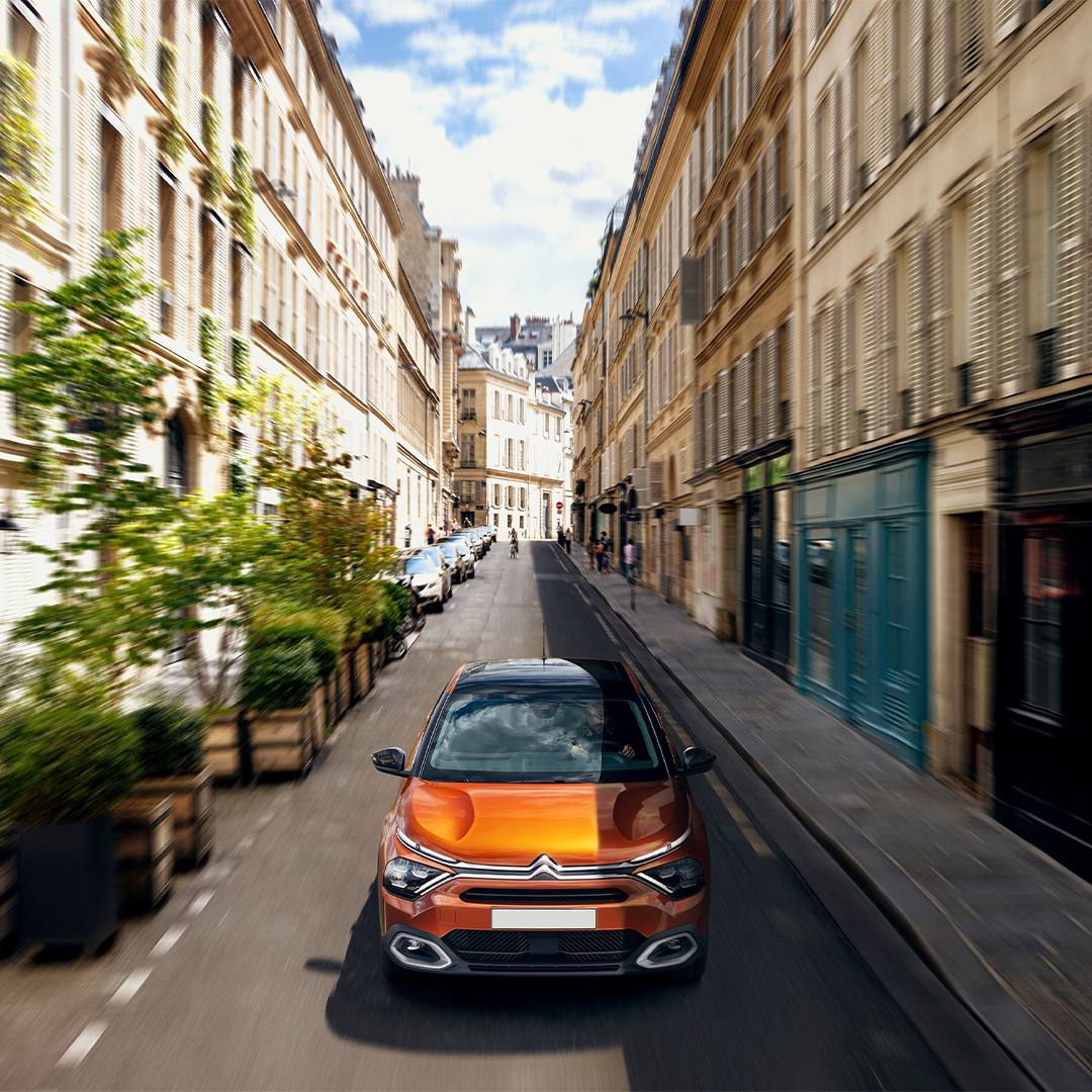 Новий Citroën C4 уособлює новий етап у конструюванні автомобілів Citroën, надзвичайній комфортабельності салону та вибору з двох типів двигунів: бензинового та дизельного.