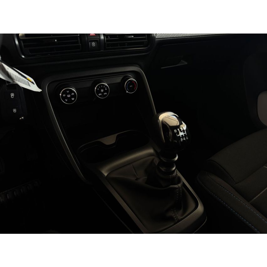 Citroën C3, Plus, 1.2 PT 100 к.с., МКПП-6, SXM0, 2025